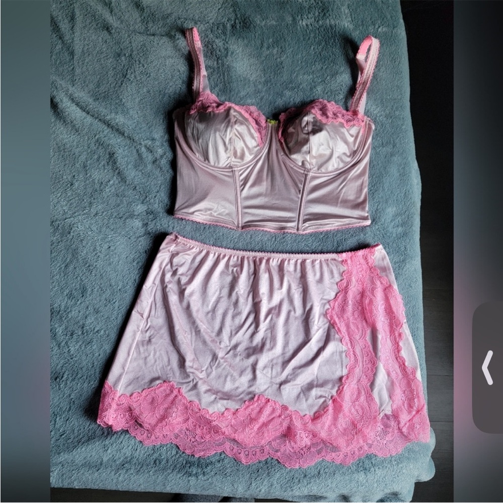 DO NOT BUY ISO This skims skirt in cherry blossom either a xs , s, or medium